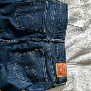 Women’s Levi jeans